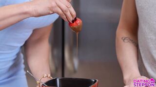 Getting closer to MILF Mom - Cassie Del Isla in 4K