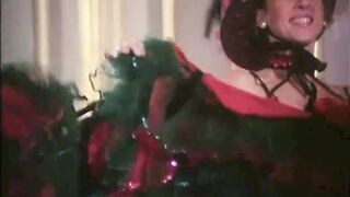 Horny vintage slut gets her asshole gapped by a huge cock in Italy