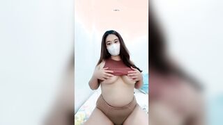 Asian college girl masturbates and squirts like a cumslut