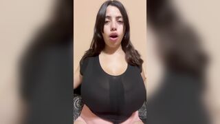 Curvy Latina with big tits fucks on her webcam, showcasing her raw beauty in 4K