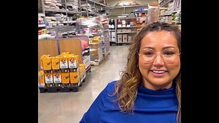 Pet Smart Employee Fucks New Hire On Her 30 Minute Break